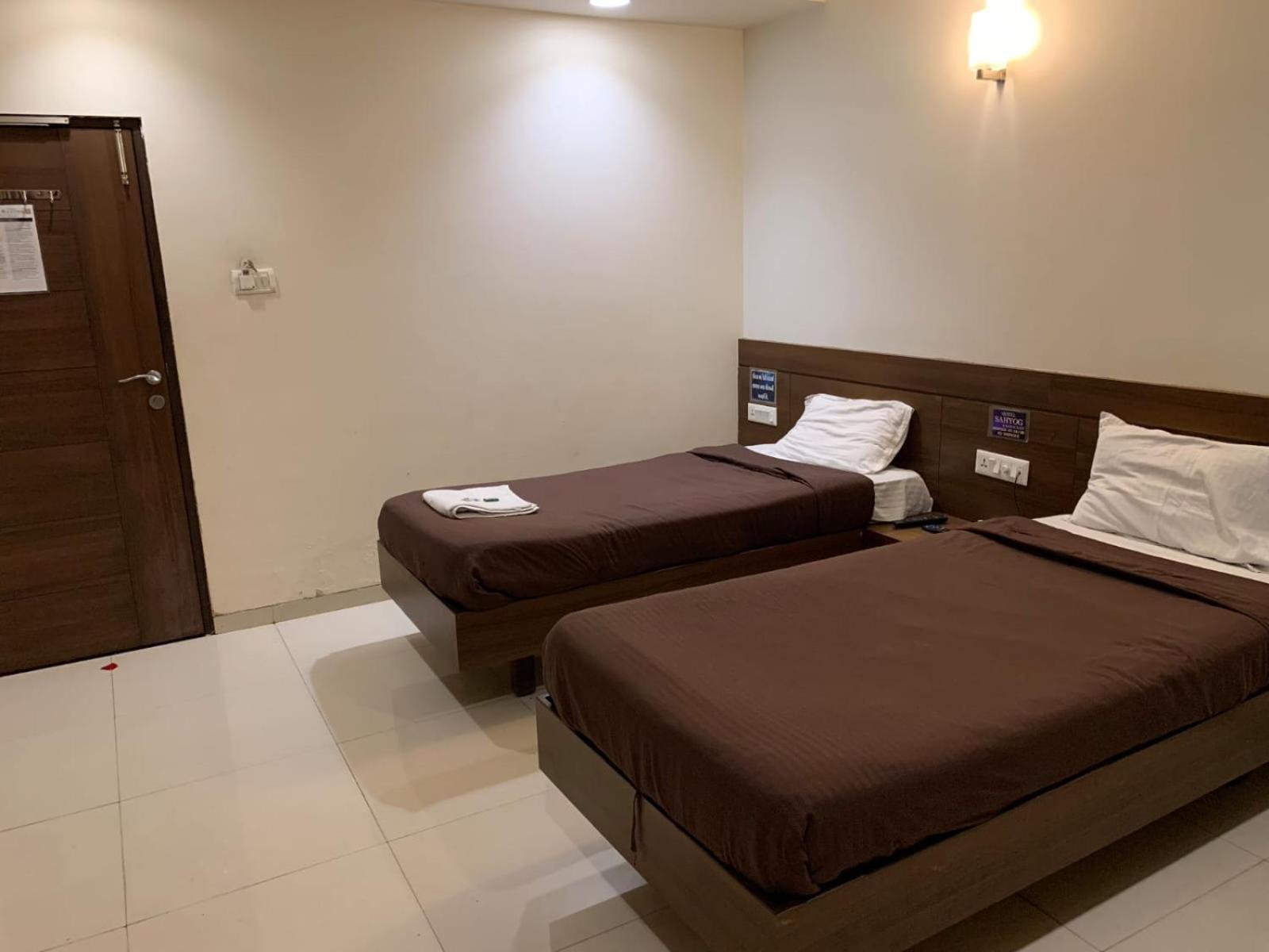 Hotel Sahyog Padra  외부 사진