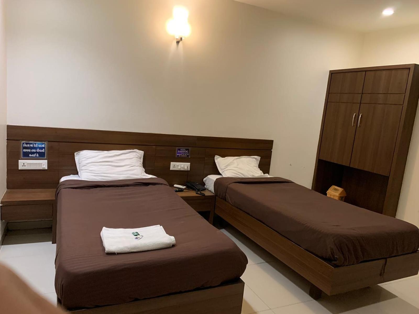 Hotel Sahyog Padra  외부 사진