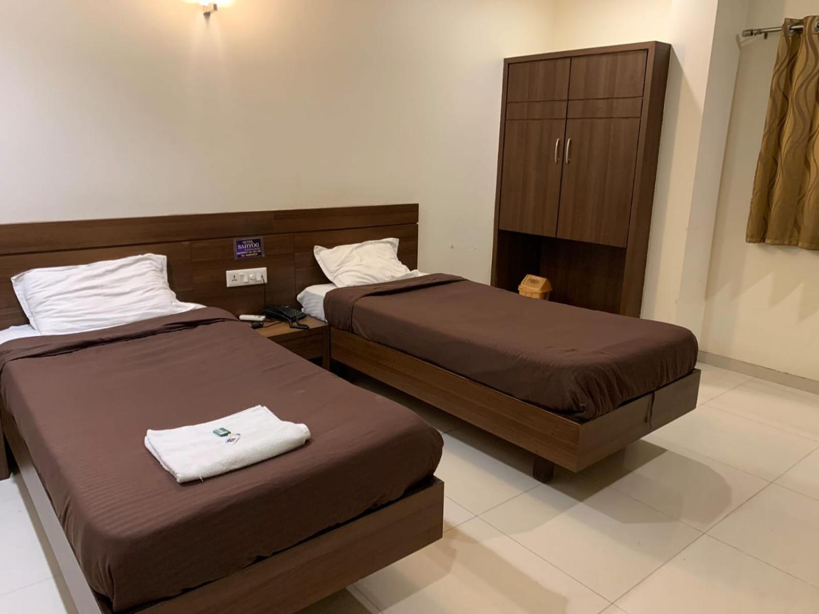 Hotel Sahyog Padra  외부 사진